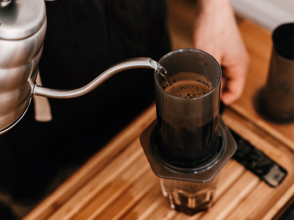 AeroPress - Cafetera de Café Manual y Portátil - La Guashira Specialty Coffee