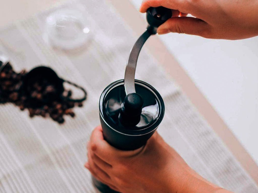 Molino Hario Mini Mill Plus - Molinillo Manual de Café - La Guashira Specialty Coffee